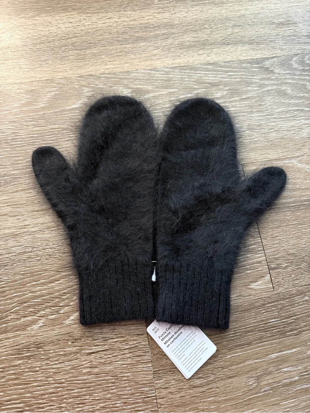 NWT Lululemon Fuzzy Cashmere Mittens Black